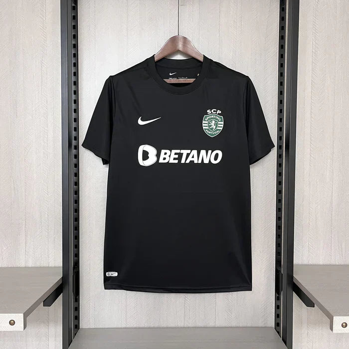 Camisola Sporting CP Back to Black 2023/24 - Preta + Badge Quinas 🦁